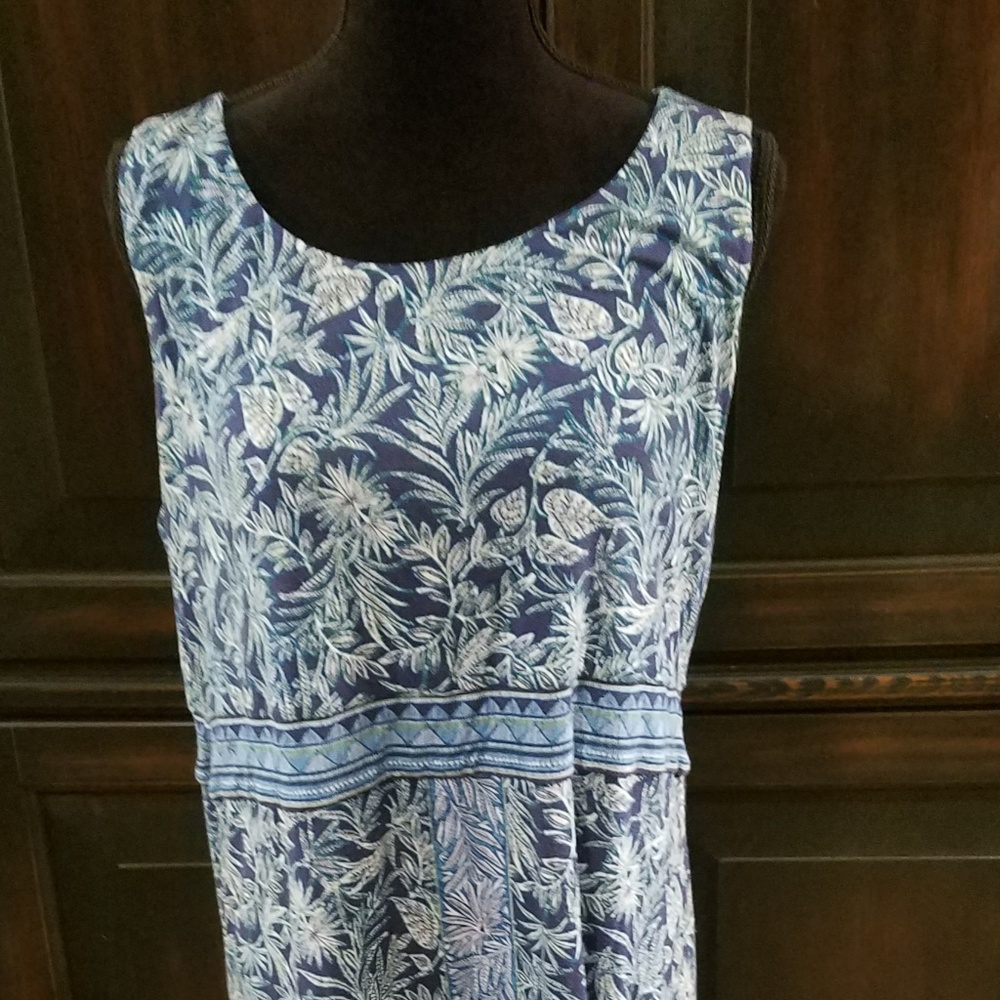 Sleeveless knit maxi dress